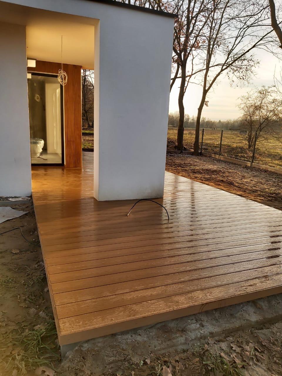 Drewniany balkon kompozytowy